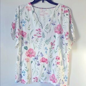 Exclusive Floral Print Women's Top Pullover Short Sleeve V-Neckline Spring Time